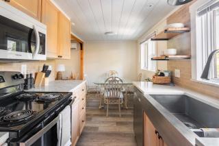 Uptown 1 Bedroom Flat Near the Boise Train Depot - 2