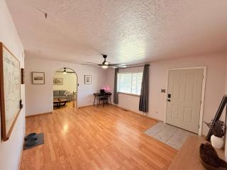 Free Chick-Fil-A & Starbucks! Cliffside Hideaway! - 4