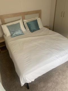 Lovely 6 Berth Caravan With Free Wi-Fi At Harts Holiday Park, Kent Ref 74068W - 9