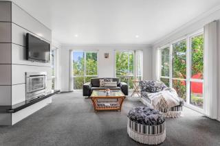 Greenview Bungalow - Sunlit Stay near Sovereign Hill - Nerrina - 5