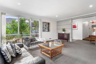 Greenview Bungalow - Sunlit Stay near Sovereign Hill - Nerrina - 4