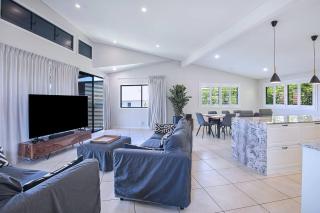 Flinders Haven - Poolside Escape by the Beach - 3