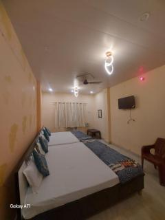 SHIV RESIDENCY PAYING GUEST HOUSe - 1
