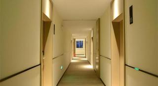 City Comfort Inn Wuhan Optics Valley OuYada Yangjiawan Metro Station - 2