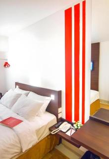 Redstar Hotel Jakarta - 7