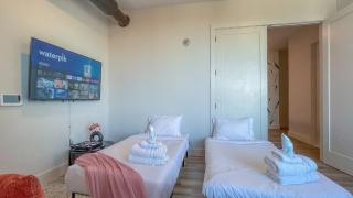 Bright & Bold+NYC View, Sleep 13, Park 2 cars FREE - 9