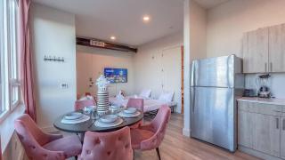 Bright & Bold+NYC View, Sleep 13, Park 2 cars FREE - 8