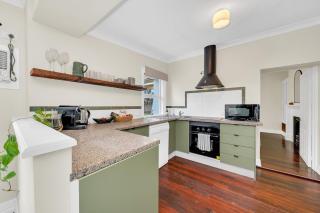 Bassett Cottage in Gawler South with 3 bedrooms and close to city train, shops and tavern - 7
