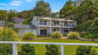 'Footsteps to the Bay' by HolidayCo - 5