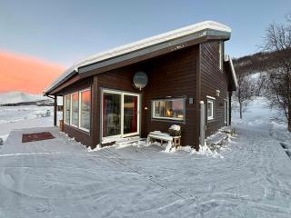 Lovely Cabin Amidst Bustling Wildlife - 8