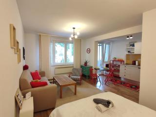 Charming Studio for Two - Free Parking - 3