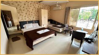 Jaisinghpura Road Mahakal # Ashray Palace Near Mahakaleshwar Jyotirlinga And Railway Station - Free Wi-Fi # Room Service # Fully Air Conditioning Premium Rooms - Top Rated Hotel In Ujjain - 1
