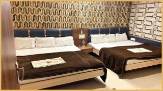 Jaisinghpura Road Mahakal # Ashray Palace Near Mahakaleshwar Jyotirlinga And Railway Station - Free Wi-Fi # Room Service # Fully Air Conditioning Premium Rooms - Top Rated Hotel In Ujjain - 4