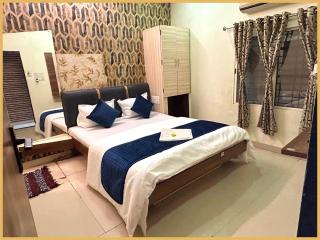 Jaisinghpura Road Mahakal # Ashray Palace Near Mahakaleshwar Jyotirlinga And Railway Station - Free Wi-Fi # Room Service # Fully Air Conditioning Premium Rooms - Top Rated Hotel In Ujjain - 8