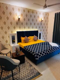 ZOOMSTAY, Gomti Nagar Extension, Near Palassio Mall & Ekana Stadium, Lucknow - 9