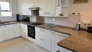 Coastal retreat, walk to the beach - 5