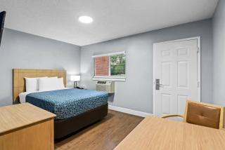 Suburban Studios Stuart near Federal Hwy 1 - Stuart - 9