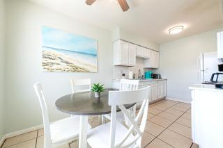 Sun, Sand, Coastal Haven 4 - 7