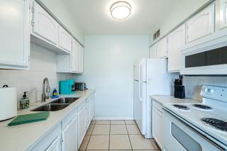 2bd 1ba Sunset 4 3Mins to Beach - 2
