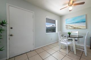 2bd 1ba Sunset 4 3Mins to Beach - 6