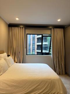 Luxurious Sandton apartment - 4