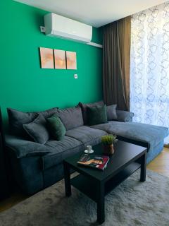 Skyline 14, free near parking - 9