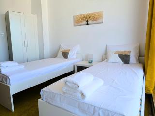 Skyline 14, free near parking - 6