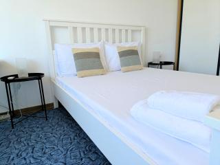 Skyline 14, free near parking - 1