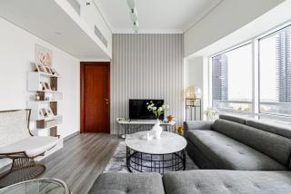 Stunning skyline- lake view modern cozy apartment - 4