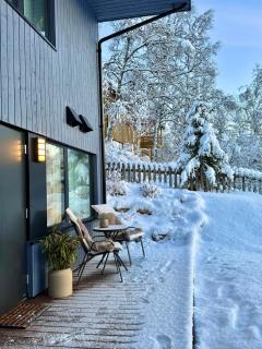 Central & luxurious new studio with private patio - 1