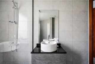 Stunning skyline- lake view modern cozy apartment - 1