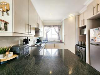 Modern Coastal Apartment in J-Bay - 3