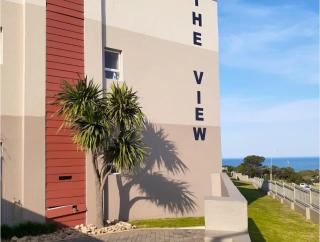 Modern Coastal Apartment in J-Bay - 1