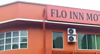 OYO HOME 90768 Flo Inn Motel - Kampong Parit - 5
