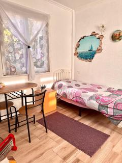 Private Guest Room with Garden Access - 0