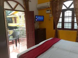 Alexmarie Guest house 5 min to candolim Beach - 1