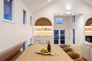 The Collins Sorrento Tennis Court Pool & Spa - 4