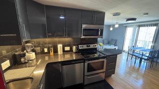 Exclusive 1BR, 2nd floor, near T, free parking - 3