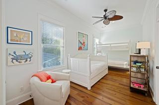 AV3-37: 3 37th Avenue - 4