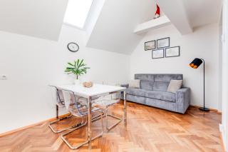 Chic & Bright Penthouse in Trendy Vinohrady - 0