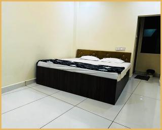 Hotel Shree- Nidhi Premium comfort # Stay Near Mahakaleshwar Jyotirlinga # Railway Station # Free Wi-Fi And Parking Service - Best Hotel In Ujjain - 9