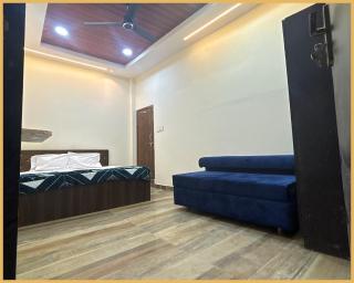 Hotel Shree- Nidhi Premium comfort # Stay Near Mahakaleshwar Jyotirlinga # Railway Station # Free Wi-Fi And Parking Service - Best Hotel In Ujjain - 1