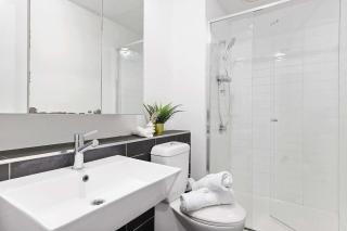 A Spacious 2BR Apt Walk to Southern Cross Station - 5