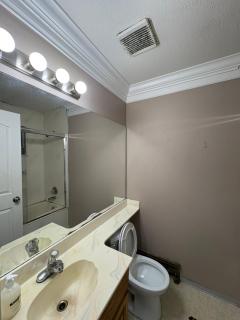 Delta Guest House Near Transit, Shopping, High Speed Wi-Fi, Parking - 9