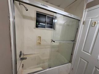 Delta Guest House Near Transit, Shopping, High Speed Wi-Fi, Parking - 4