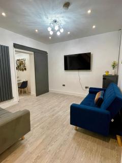 Van House - Brand New 4 BDR Business & Family - 5