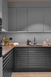 Large, modern apartment with amazing views and heated indoor garage - 9