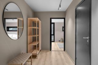 Large, modern apartment with amazing views and heated indoor garage - 8