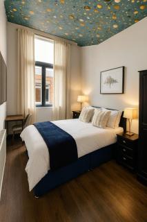 The Savoy Suite, King Size 2 Bedroom by The Hive WA1 - 1