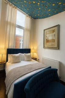 The Savoy Suite, King Size 2 Bedroom by The Hive WA1 - 7